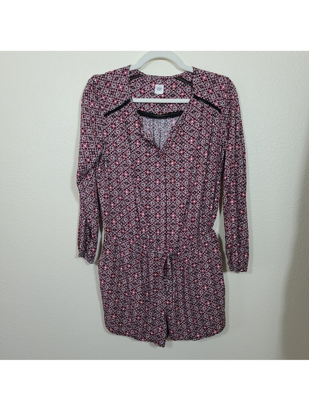 Gap Women's Chase Long Sleeve Romper Size M Black White Pink Geometric Print